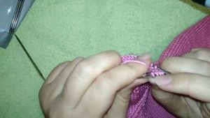 Гибкие носочные спицы, показываю как вязать на трех спицах с коротким тросиком.