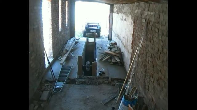 Разбираем опалубку смотровой ямы