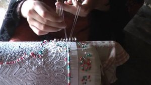 Плетение кружев на коклюшках