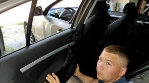 Снятие дверной карты задней двери в Skoda Octavia A5