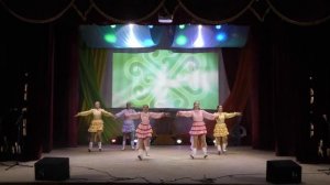 Танцевальный коллектив "Оскон", башкирский стилизованный танец "Молодежный"