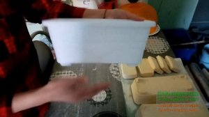 Натуральное мыло на жире и растительном масле.