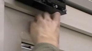 Монтаж дверного доводчика DORMA TS Profil. 4. Крепление тяги