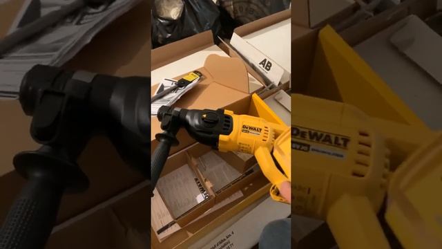 Распаковка перфоратора DeWALT #dewalt #ремонтквартир #анапа #отделпродажподключ #ремонт #распаковка