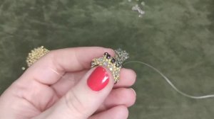 DIY. В таких сережках любая девушка будет царицей. Как сплести серьги из бисера своими руками.