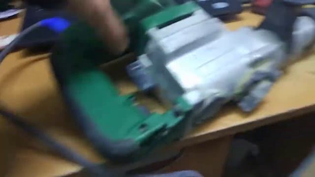 Ремонт перфоратора TP26HYS (аналог STURM 2565 и 2590 и hammer prt850); меняем выключатель (кнопку). смотреть онлайн