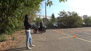 Таня сдает экзамен в ГАИ на категорию А