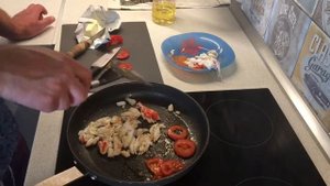 Яичница с мясом камчатского краба