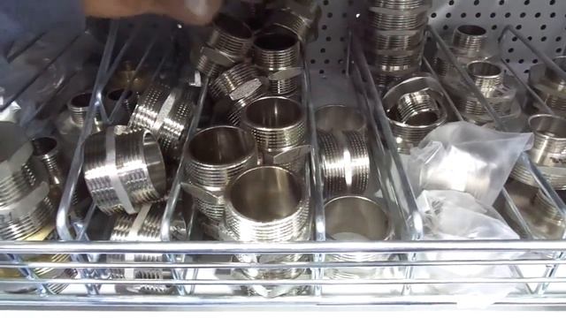 МАГАЗИН СВОИМИ РУКАМИ Как правильно выложить резьбовые фитинги на полке? Выкладка товара Обзор