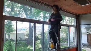 Как помыть большие высокие окна, я на даче.