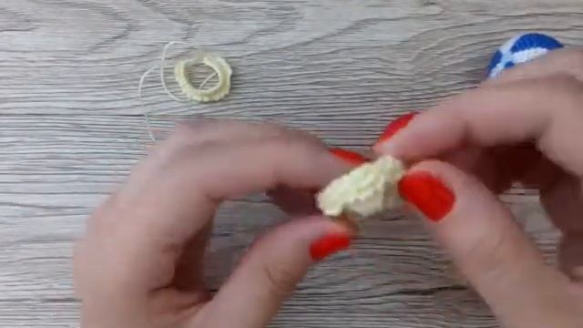 Пляжный набор: купальник крючком, круг и мяч для куколички от Katkarmela смотреть онлайн