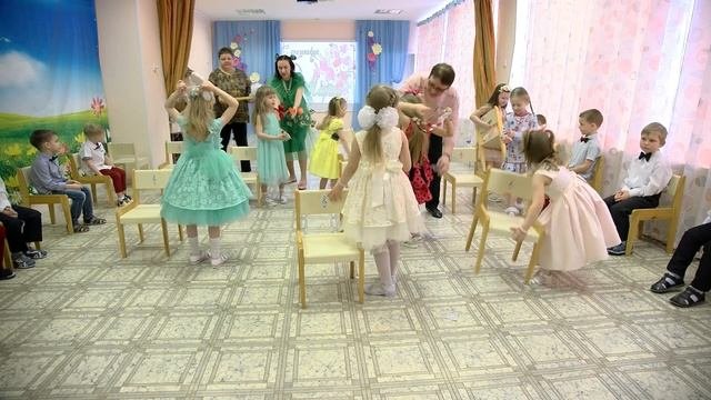 Детский сад. Утренник 8 марта (2).  Двухкамерная съемка (4К). Видеооператор. Видеосъемка в Кургане