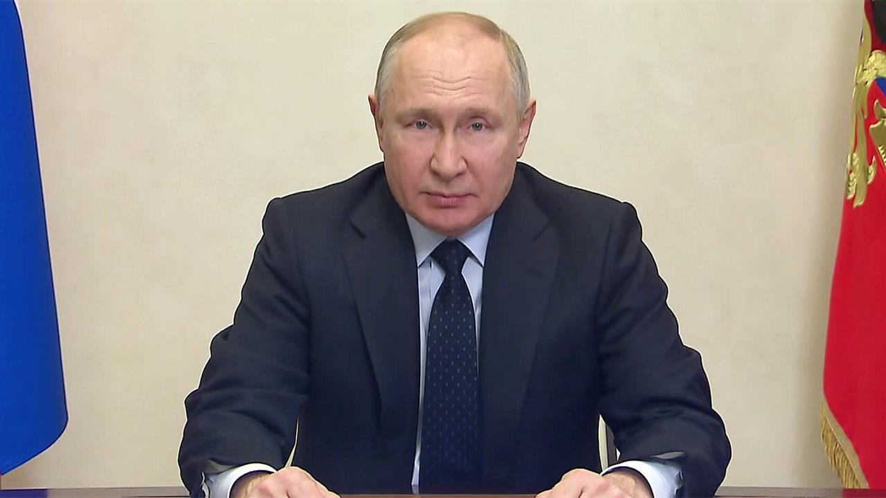 Владимир Путин проводит совещание с постоянными участниками Совета безопасности России
