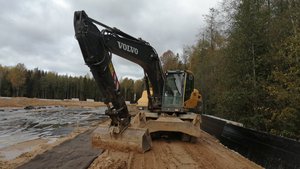 Погрузка глины Volvo EW205D
