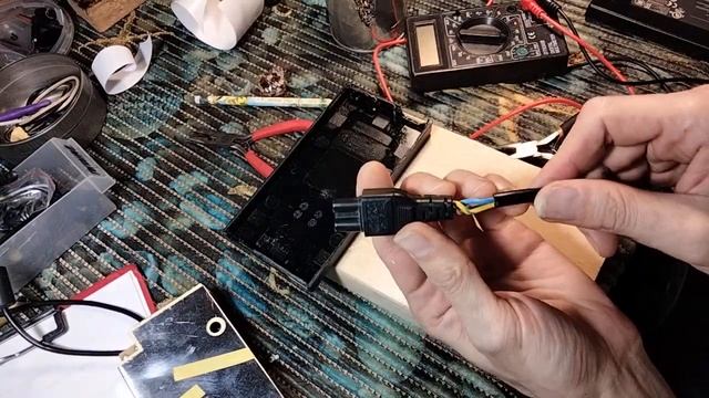 Ремонт БП зарядки ноутбука. Вскрытие, замена шнура, сборка. смотреть онлайн