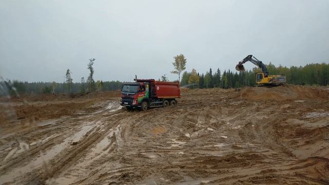 Время дождей,дороги падают, работать всё сложнее... смотреть онлайн