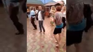 Русские танцуют лезгинку