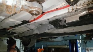 BMW  F10 N20  дефектовка снятие выхлопной системы, карданного вала.