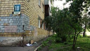 ПОЛУТОРАГОДОВАЛЫЙ РЕБЕНОК УПАЛ С 8 ЭТАЖА НА УЛ. ГЛАДКОВА
