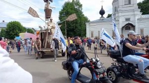 Петухи да гуси в городе Тарусе. Фестиваль в Калужской области.