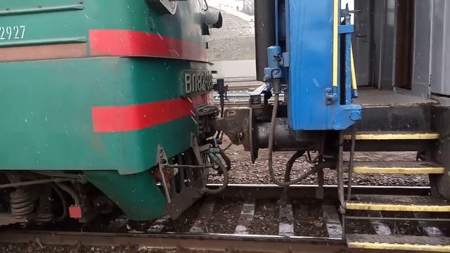 прицепка Двухсистемного Вл82м-088 к поезду 138/137 Хмельницкий-Лисичанск ст.Харьков-Пасс смотреть онлайн