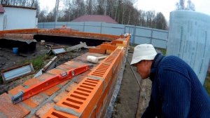 Начало кладки облицовочного кирпича ДК 100 своими руками