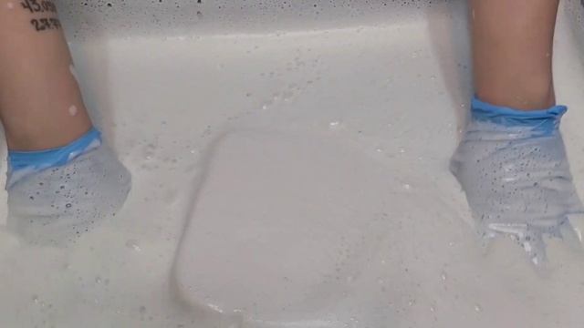 one bottle of xtra detergent and pink flash ???? lemon comet and ariel // sudsy rinse included! смотреть онлайн