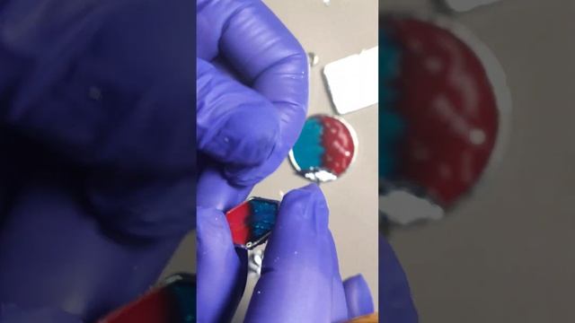 Подготовка новых кулончиков ❤️ #epoxy #resinart #эпоксиднаясмола #handmade #кулон #эпоксидка #потал смотреть онлайн