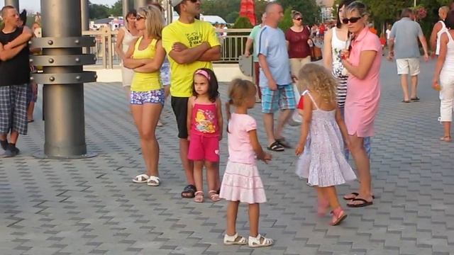 Музыканты и зрители смотреть онлайн