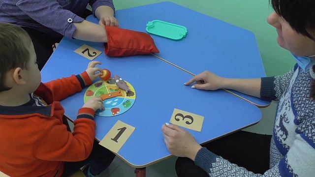 Игра на формирование взаимодействия у ребёнка с синдромом Аспергера.