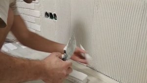 Укладка гипсового декоративного камня/кирпича