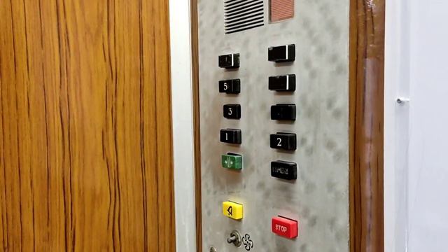 ⚡Административный лифт КМЗ 1984 г. (тонник-залипайка) @ Адрес скрыт (г. Москва) смотреть онлайн