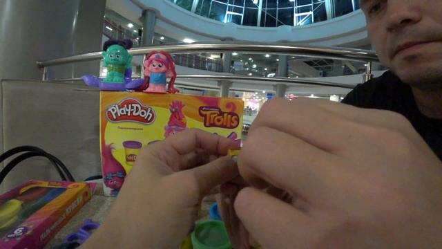 Ох уж эти тролли:))) Тролли в магазине "Пятерочка"! Лепим и рисуем! смотреть онлайн