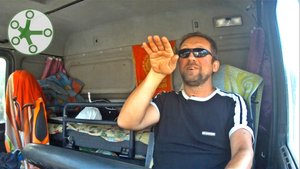 Как муха садится на потолок?