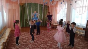 танец старшая группа