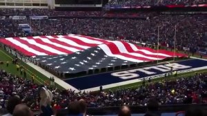 Американский флаг порвался на куски из-за порыва ветра