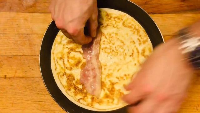 Омлет с беконом и тортильей #быстрыерецепты #завтракза5минут