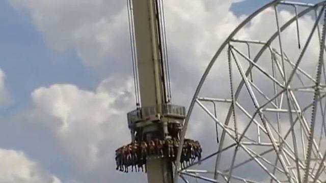 Аттракцион в парке падение с башни смотреть онлайн