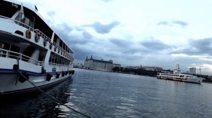 Вечерняя прогулка по набережной Босфора. Стамбул. Турция