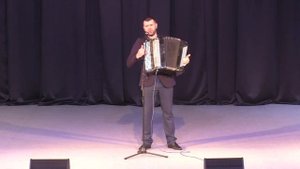 Вдоль по улице метелица метет