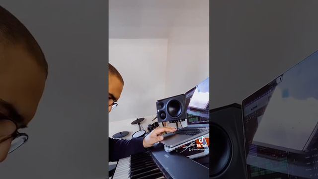 Friday beat vibes! #beats #beatmaker #vibes #westcoast смотреть онлайн