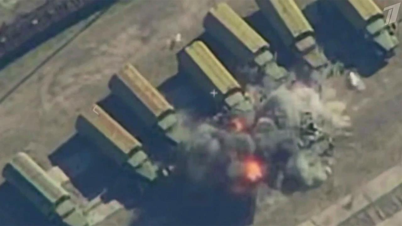 Экипажи самолетов Су-34 уничтожили арсеналы и военную технику ВСУ