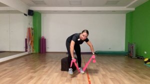 разведения с эспандером в наклоне сидя