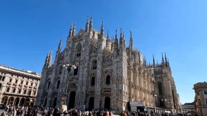 Cathedral Square Milan Italy - Piazza del Duomo Milano[4K]