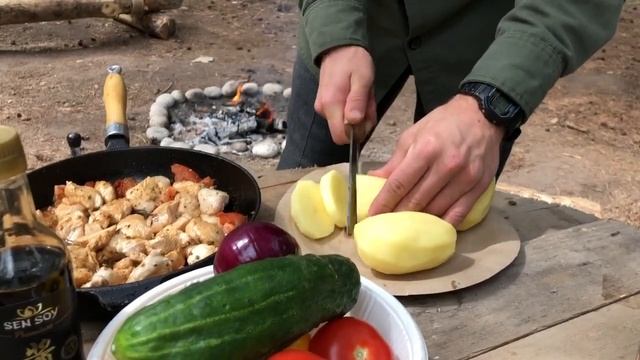 Отдых на природе, приготовление обеда на костре. смотреть онлайн