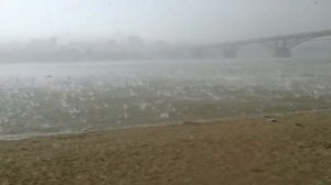 Внезапный ураган с градом посреди 35 градусной жары на пляже Новосибирска 12 07 2014
