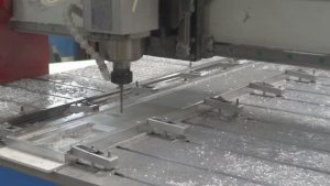 Сверление на фрезерном станке с ЧПУ Trace Magic портального типа плиты Д16Т