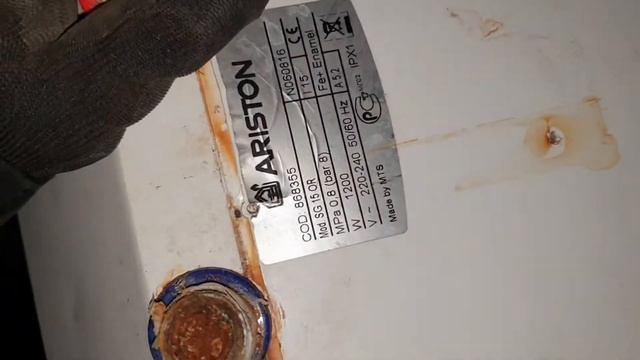 Накопительный водонагреватель потек после более 10 лет службы Ariston. Разбираю
