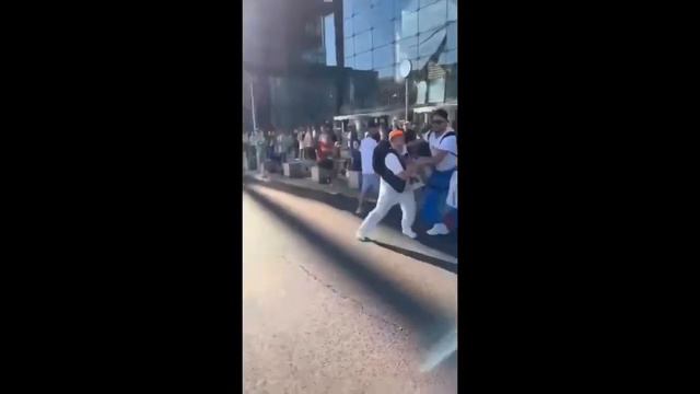 Смольянинову публично в аэропорту в Берлине объяснили кто он есть по жизни.