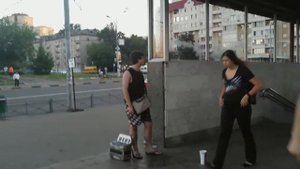 Русский парень поёт украинские песни в Москве